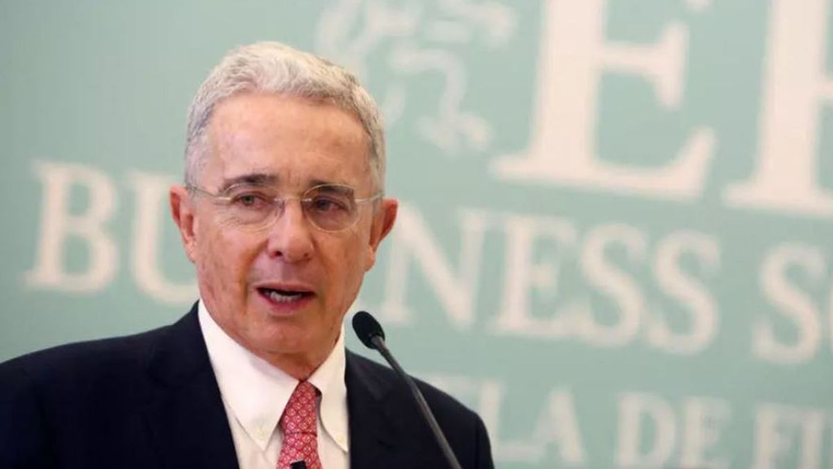 Un tribunal ordena la libertad del expresidente de Colombia Álvaro Uribe Un tribunal ordena la libertad del expresidente de Colombia Álvaro Uribe