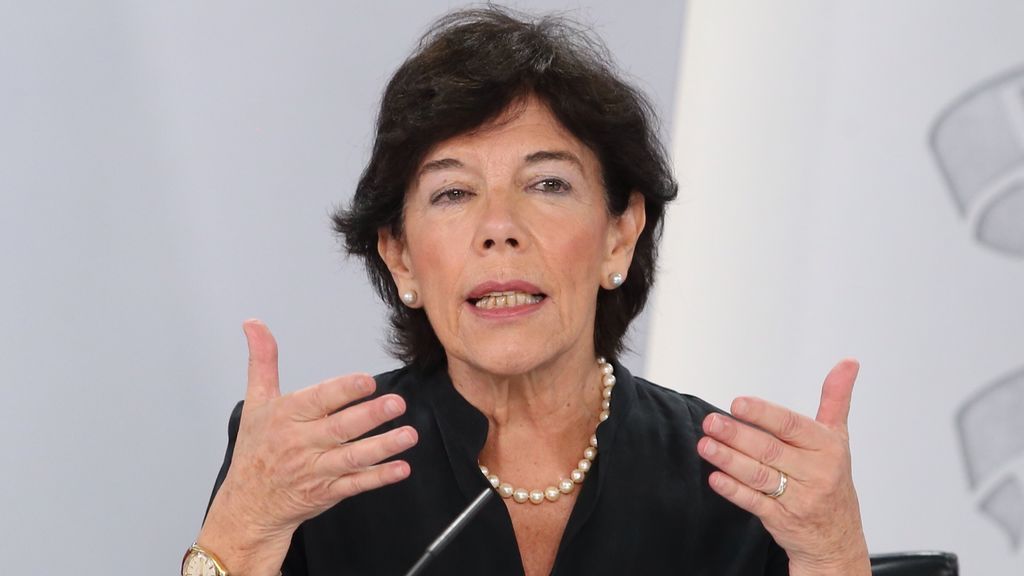 Críticas a Isabel Celaá por viajar a Bilbao con el estado de alarma activo en la Comunidad de Madrid Críticas a Isabel Celaá por viajar a Bilbao con el estado de alarma activo en la Comunidad de Madrid