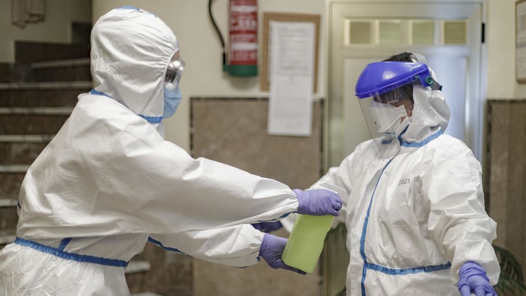 Andalucía continúa su desescalada de hospitalizados pero contabiliza seis fallecimientos Andalucía continúa su desescalada de hospitalizados pero contabiliza seis fallecimientos