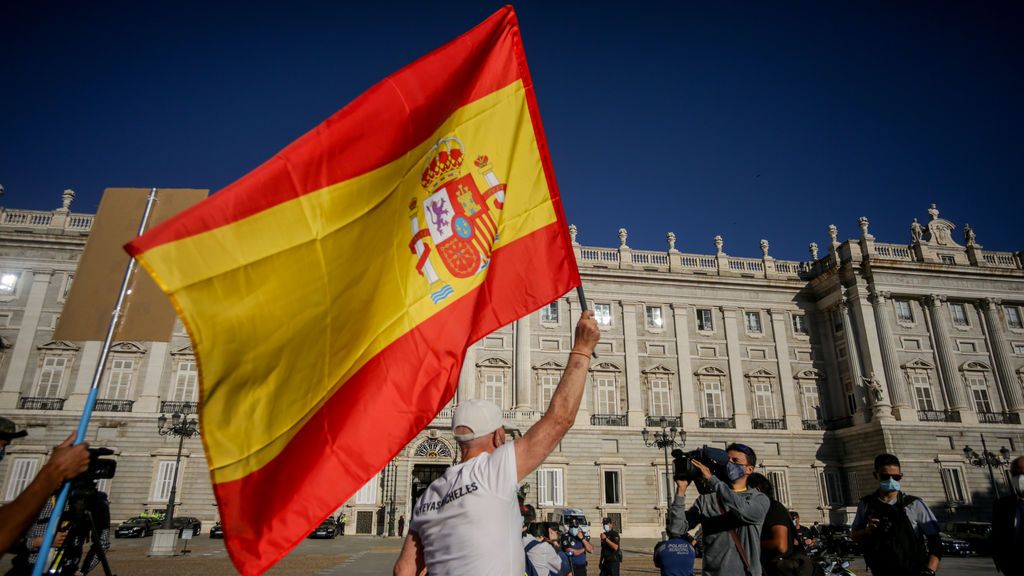 El PP lanza una campaña para ensalzar la bandera "como símbolo de unión de los españoles" en la Fiesta Nacional El PP lanza una campaña para ensalzar la bandera "como símbolo de unión de los españoles" en la Fiesta Nacional