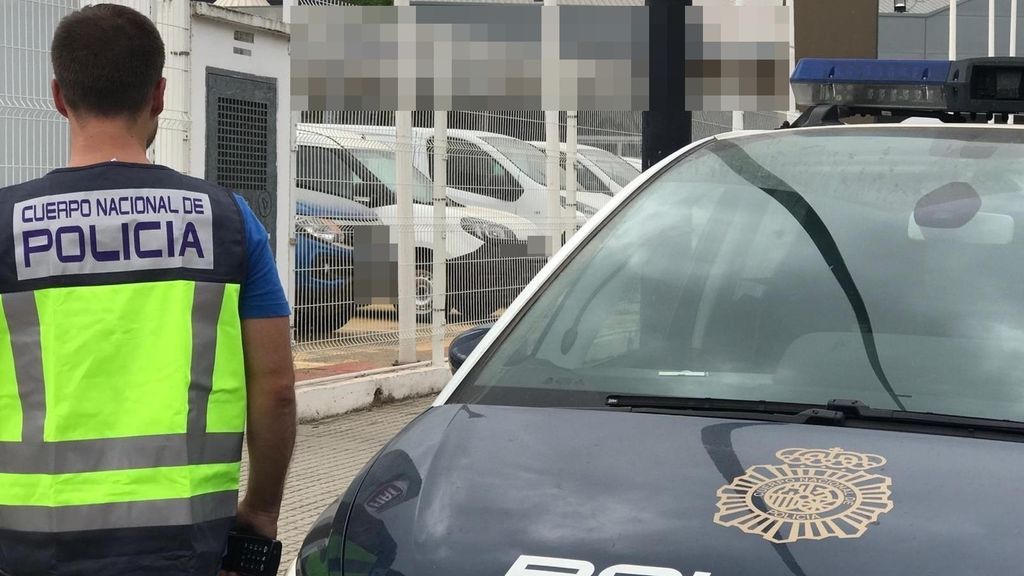 Siete detenidos por estafar 150.000 euros duplicando tarjetas SIM para acceder a cuentas bancarias Siete detenidos por estafar 150.000 euros duplicando tarjetas SIM para acceder a cuentas bancarias