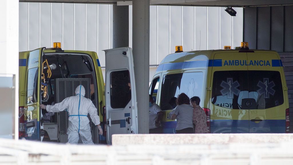 Un paciente con covid-19 es trasladado desde el Hospital de O Incio al Hospital de Lugo, Galicia