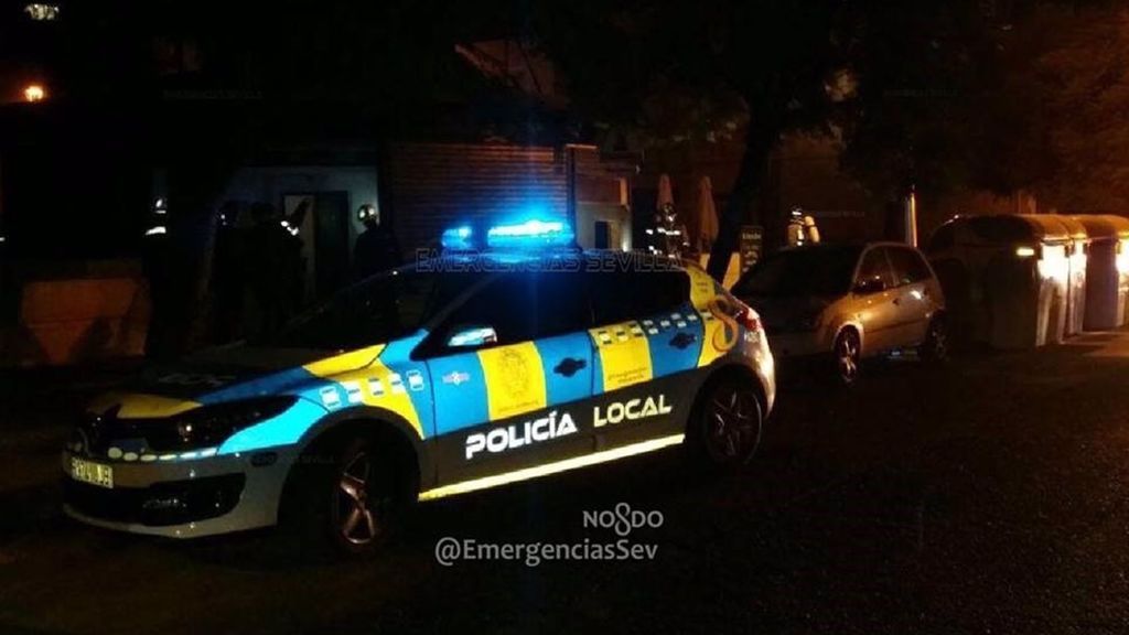 Detenido tras presuntamente agredir a su exmujer, al novio de esta y a dos policías Detenido tras presuntamente agredir a su exmujer, al novio de esta y a dos policías