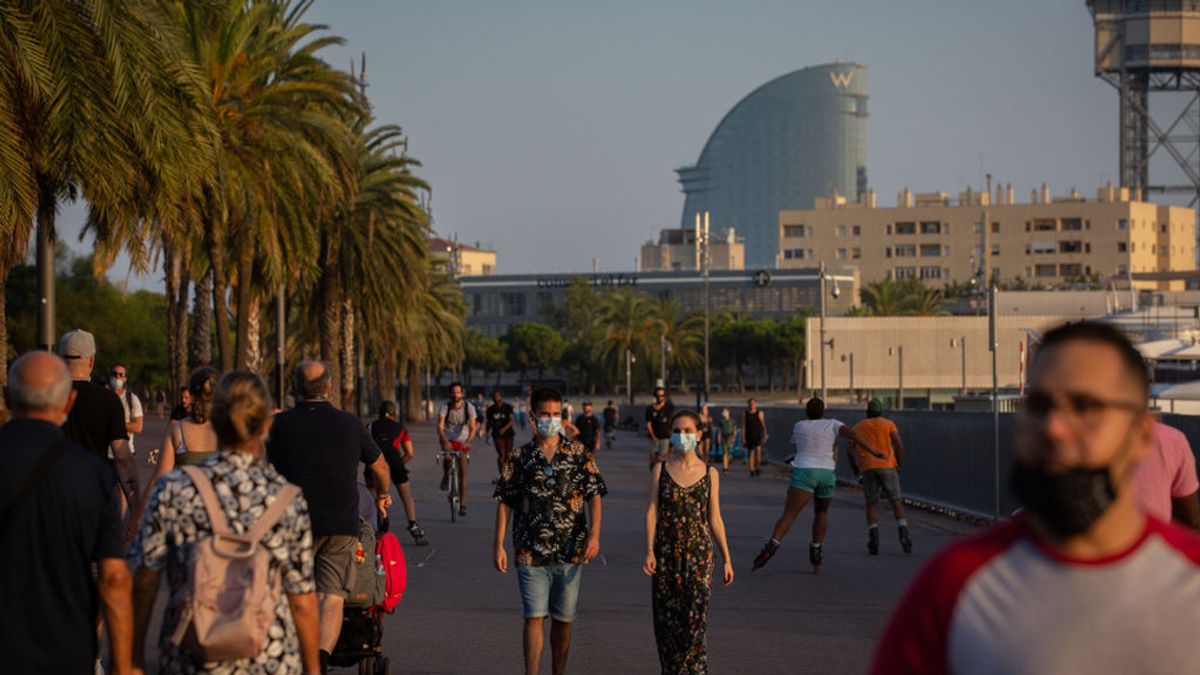 Continúa disparado el riesgo de rebrote en Cataluña con 2.300 nuevos positivos y 13 muertes en el último día Continúa disparado el riesgo de rebrote en Cataluña con 2.300 nuevos positivos y 13 muertes en el último día