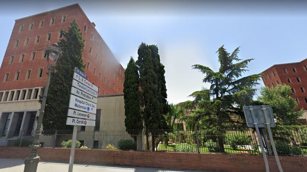 Confinado un colegio mayor de la Universidad de Barcelona tras detectar un brote con 50 positivos Confinado un colegio mayor de la Universidad de Barcelona tras detectar un brote con 50 positivos