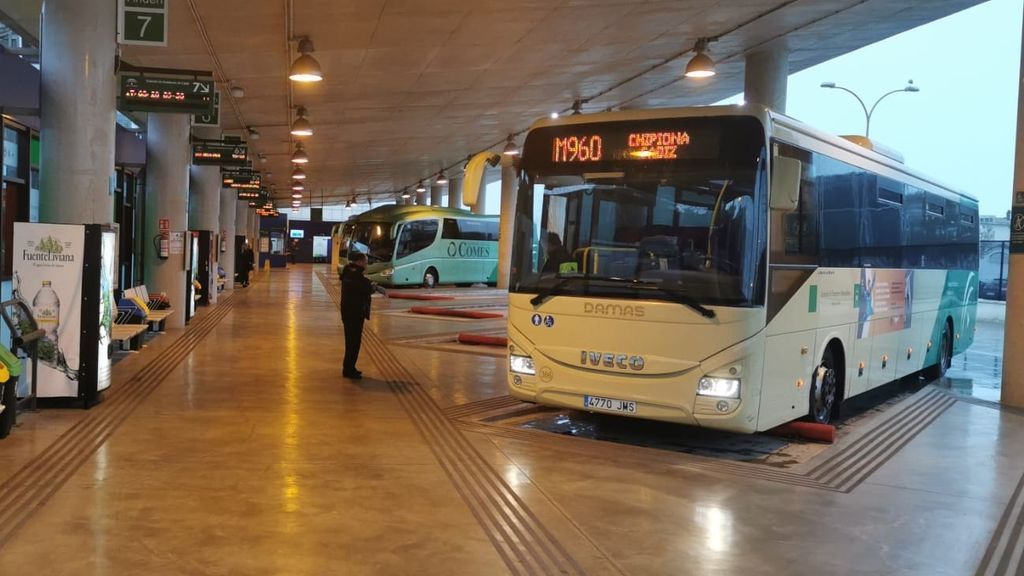 Imágenes de usuarios alertan sobre la seguridad en los autobuses de la Bahía de Cádiz Imágenes de usuarios alertan sobre la seguridad en los autobuses de la Bahía de Cádiz