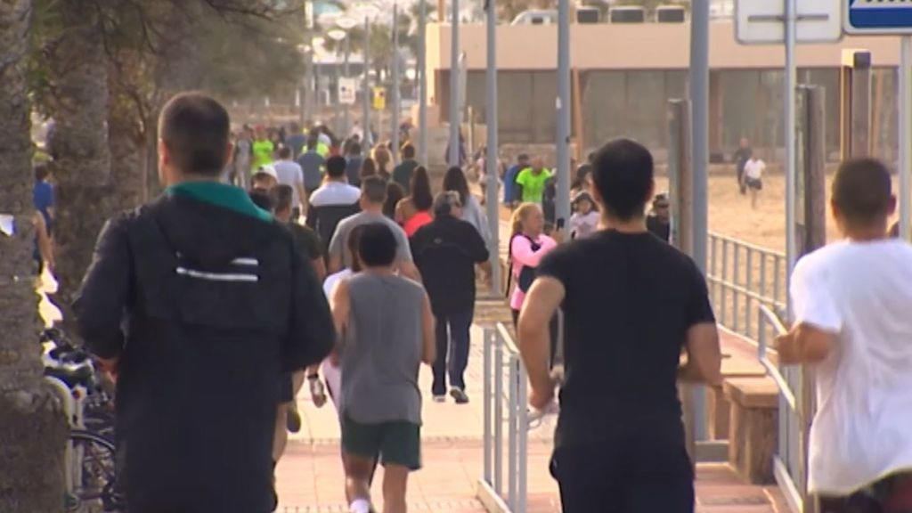 Multas de 100 euros por salir a correr sin mascarilla, la medida que ya genera polémica en Melilla