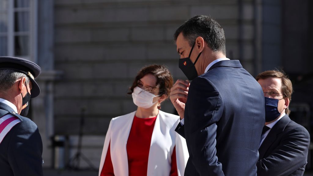 El presidente Sánchez con Díaz Ayuso, Martínez Almeida y el Jemad.