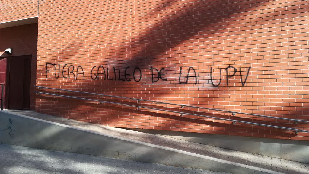 Pintada en la fachada del Galileo Galilei de Valencia