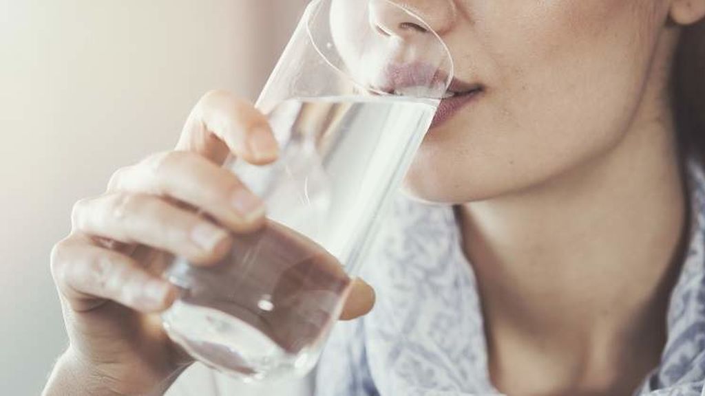 Será esencial hidratarse bien y evitar aquellos alimentos que te puedan producir las náuseas.