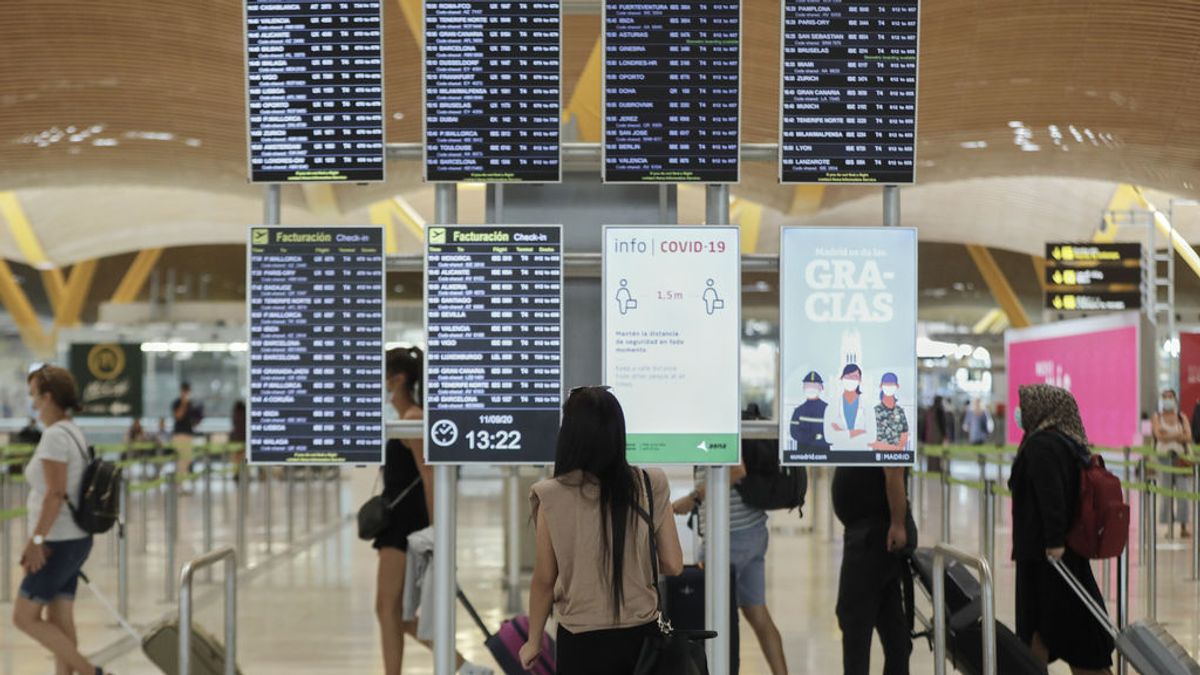 Los usuarios del AVE caen un 66% en agosto y los del avión retroceden un 41% Los usuarios del AVE caen un 66% en agosto y los del avión retroceden un 41%