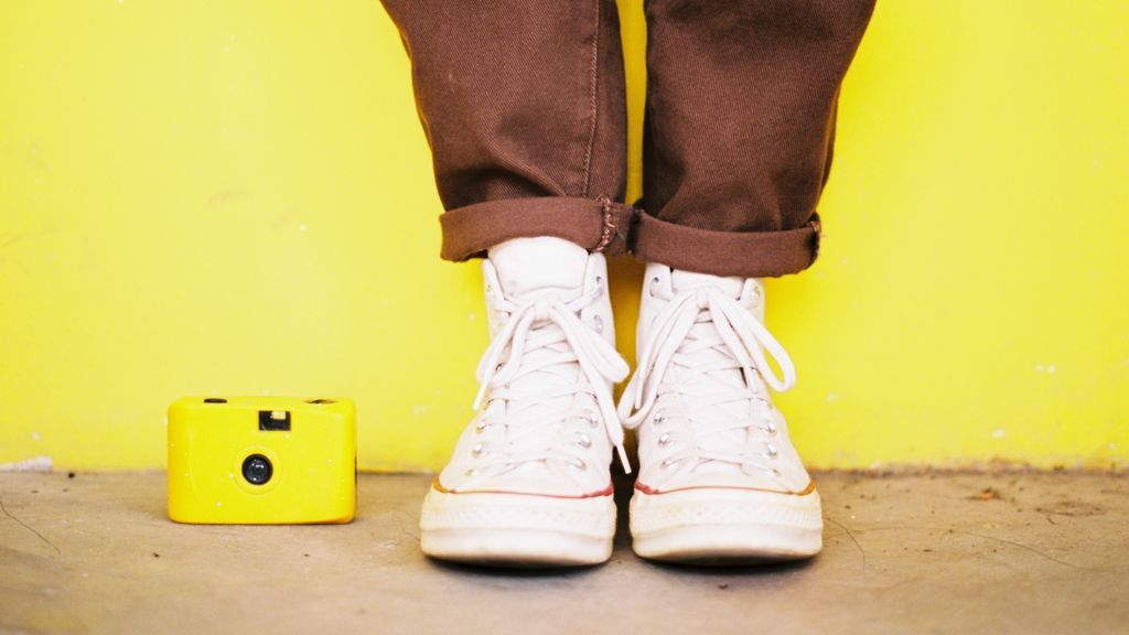 Consigue looks impecables con estas sneakers clásicas que nunca pasarán de moda