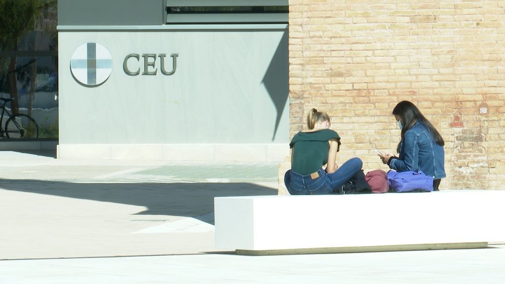Los rectores acusan a las zonas de ocio nocturno de los brotes que obligan a cerrar las universidades Los rectores acusan a las zonas de ocio nocturno de los brotes que obligan a cerrar las universidades