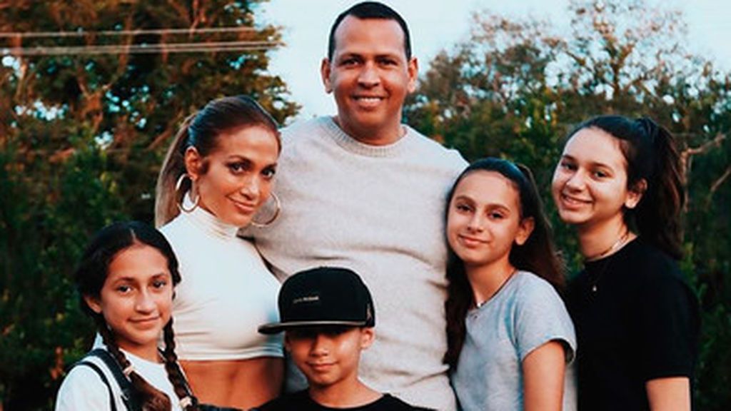 Complicidad, amor y más unión familiar: las mejores fotos de JLo, Álex y los niños.