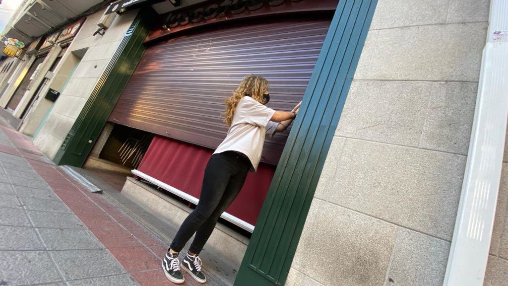 Los bares de Verín (Ourense) cierran voluntariamente para tratar de frenar los contagios Los bares de Verín (Ourense) cierran voluntariamente para tratar de frenar los contagios