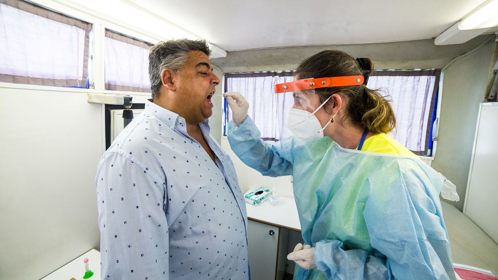 Madrid aumenta los test de antígenos, pero no compensa la caída de las PCR Madrid aumenta los test de antígenos, pero no compensa la caída de las PCR