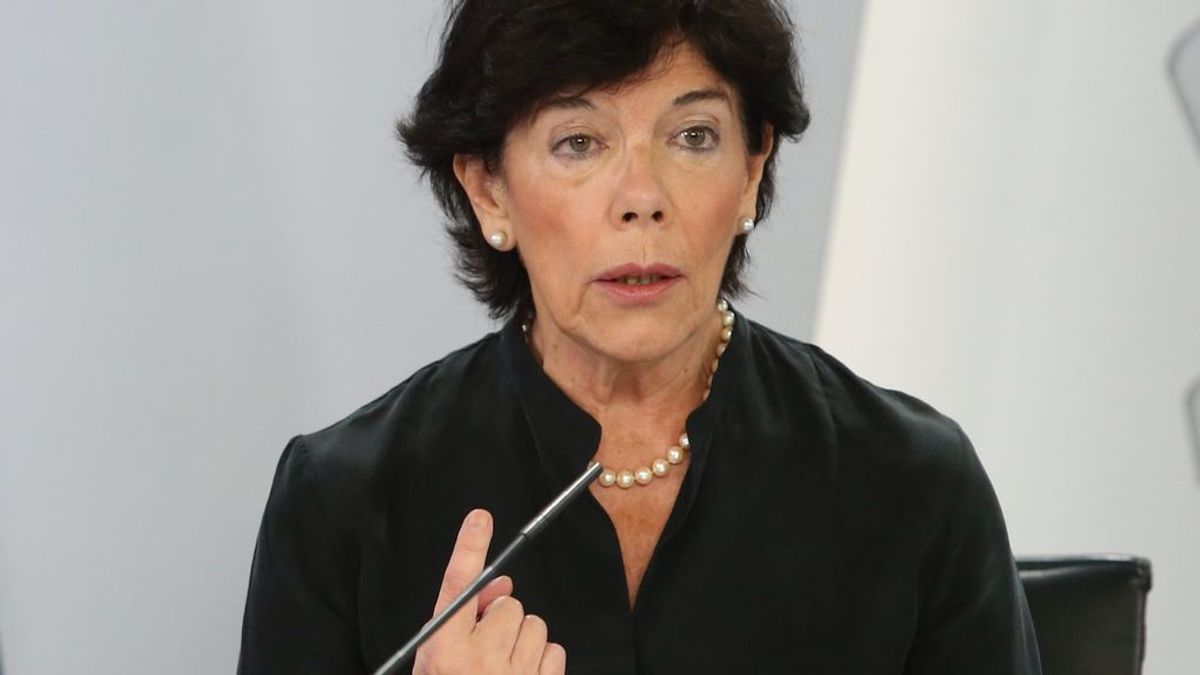 Celaá defiende obtener títulos de ESO y Bachiller con suspensos: "El sistema español es abusivo con las repeticiones" Celaá defiende obtener títulos de ESO y Bachiller con suspensos: "El sistema español es abusivo con las repeticiones"
