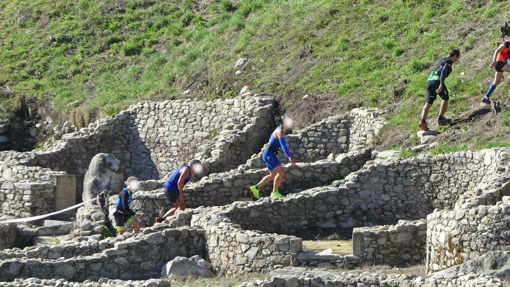 Nuevo maltrato al patrimonio: un castro de 4.000 años de antigüedad pisoteado durante un trail Nuevo maltrato al patrimonio: un castro de 4.000 años de antigüedad pisoteado durante un trail