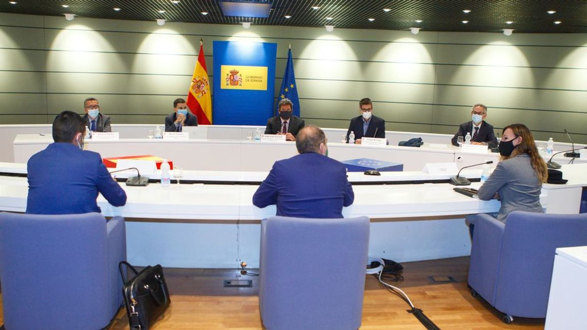 Gobierno y autónomos se reúnen para abordar un sistema de cotización por ingresos reales Gobierno y autónomos se reúnen para abordar un sistema de cotización por ingresos reales