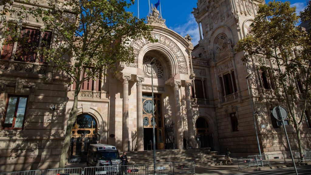 El TSJC urge al Govern que concrete las restricciones que afectan a derechos fundamentales para pronunciarse El TSJC urge al Govern que concrete las restricciones que afectan a derechos fundamentales para pronunciarse