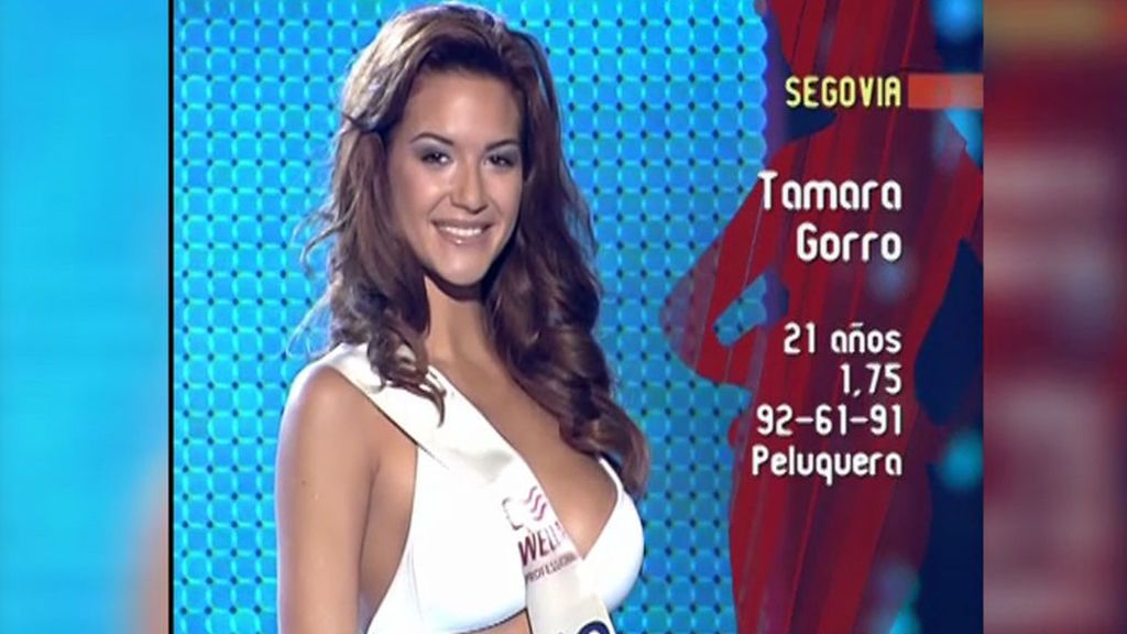 Cuando era muy joven se presentó a Miss España 2008; por aquel entonces llevaba una larga melena morena.
