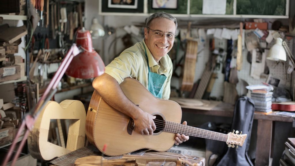 El luthier, un gran aliado para tener tu guitarra siempre a punto