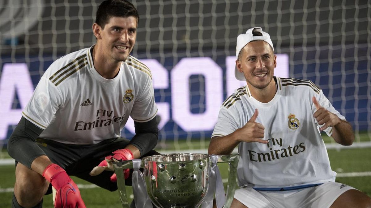 Courtois y Hazard celebranndo la Liga del Real Madrid.
