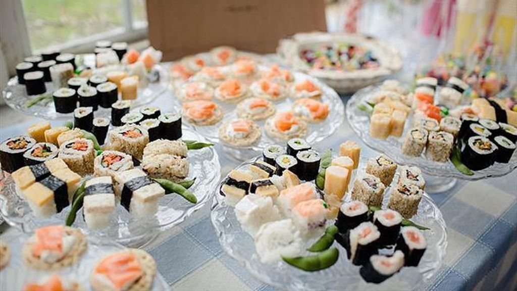 Aunque también será ideal colocar un córner de sushi u otra cómida exótica.