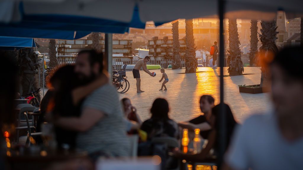 La Generalitat catalana decreta el cierre de bares y restaurantes sin esperar el aval del TSJC La Generalitat catalana decreta el cierre de bares y restaurantes sin esperar el aval del TSJC