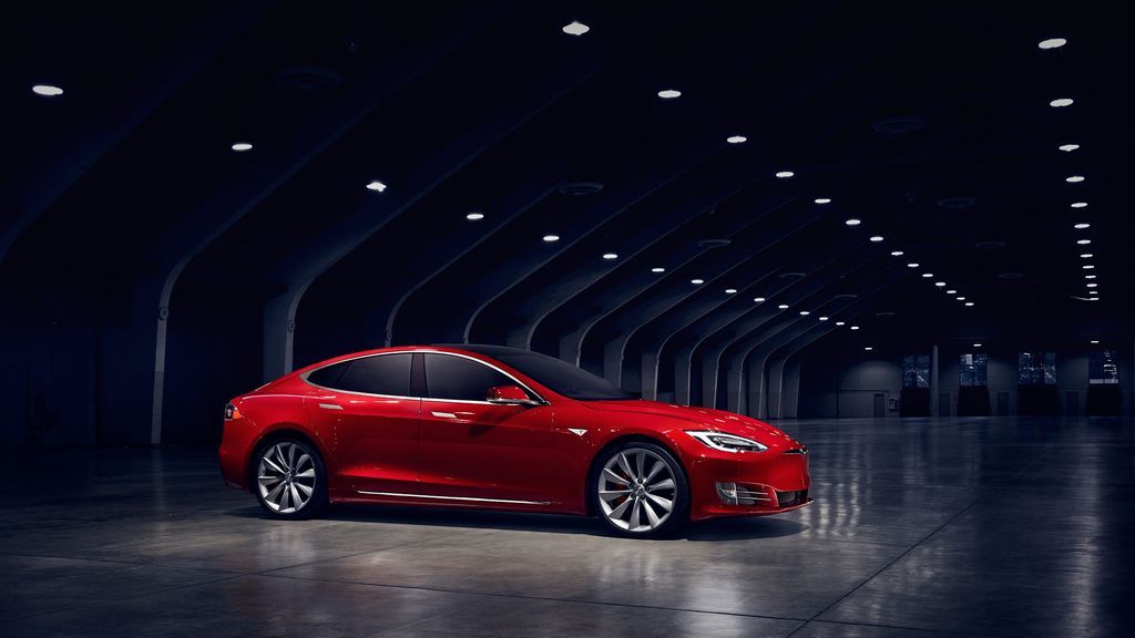 Tesla también va de rebajas y reduce en 3.000 euros el precio de su berlina Model S Tesla también va de rebajas y reduce en 3.000 euros el precio de su berlina Model S