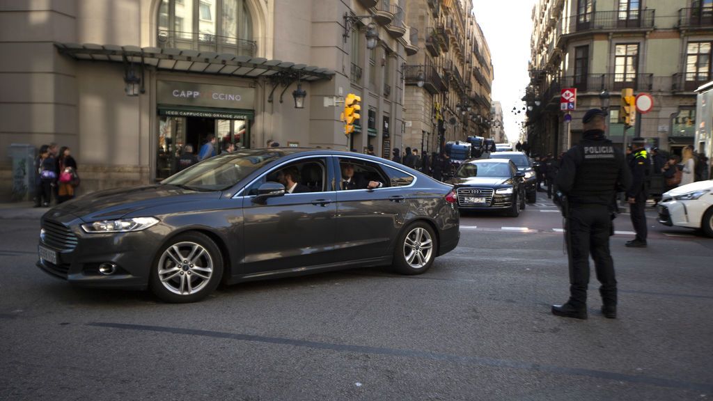 Del autobús al coche: Pablo Iglesias y los ministros de Podemos