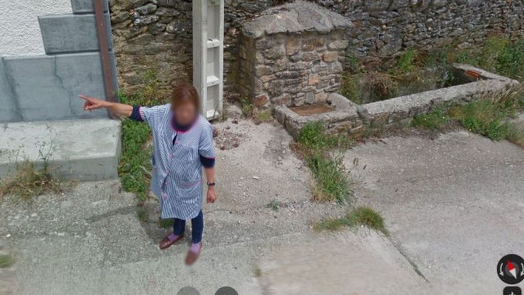El coche de Google Maps se para a pedirle indicaciones a una mujer de un pueblo de Zamora