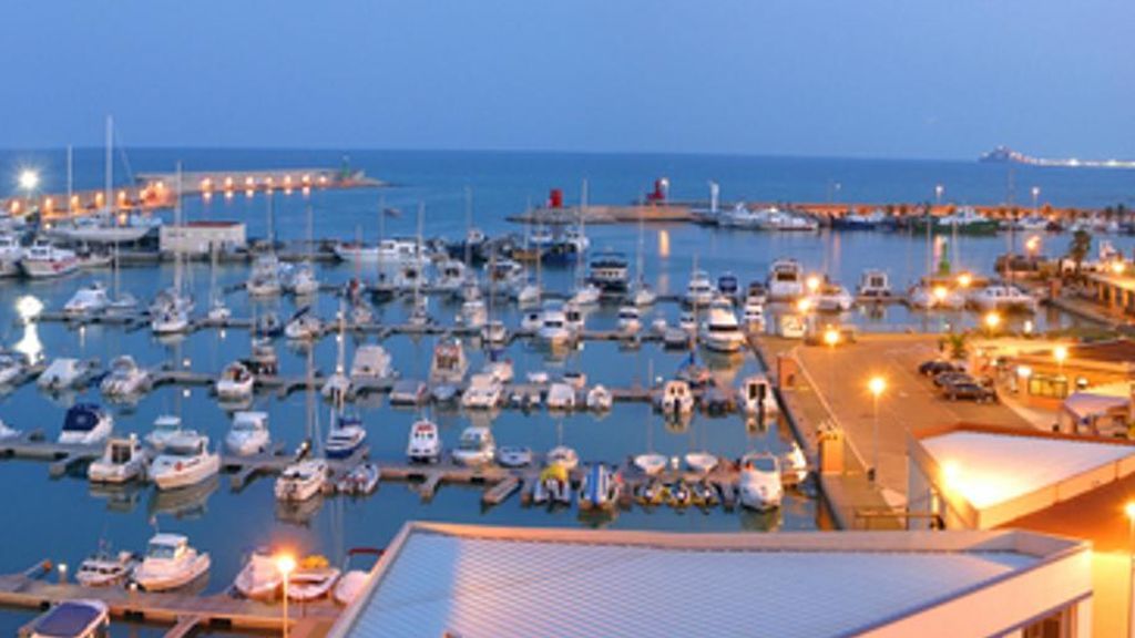 Aparece el cadáver de un hombre flotando en el agua en el puerto deportivo de Benicarló Aparece el cadáver de un hombre flotando en el agua en el puerto deportivo de Benicarló