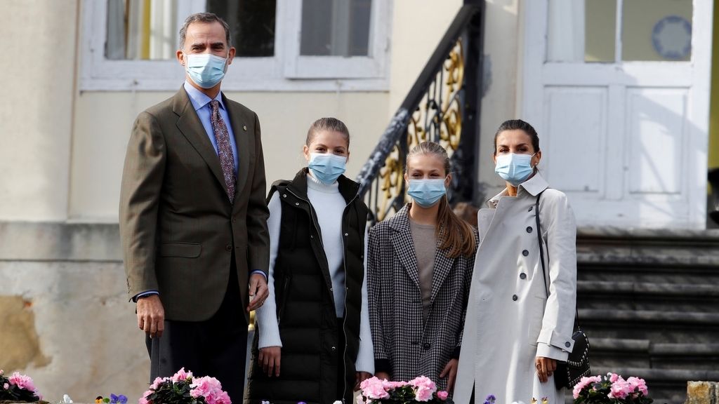 Somao recibe a los reyes y sus hijas como pueblo ejemplar de Asturias 2020