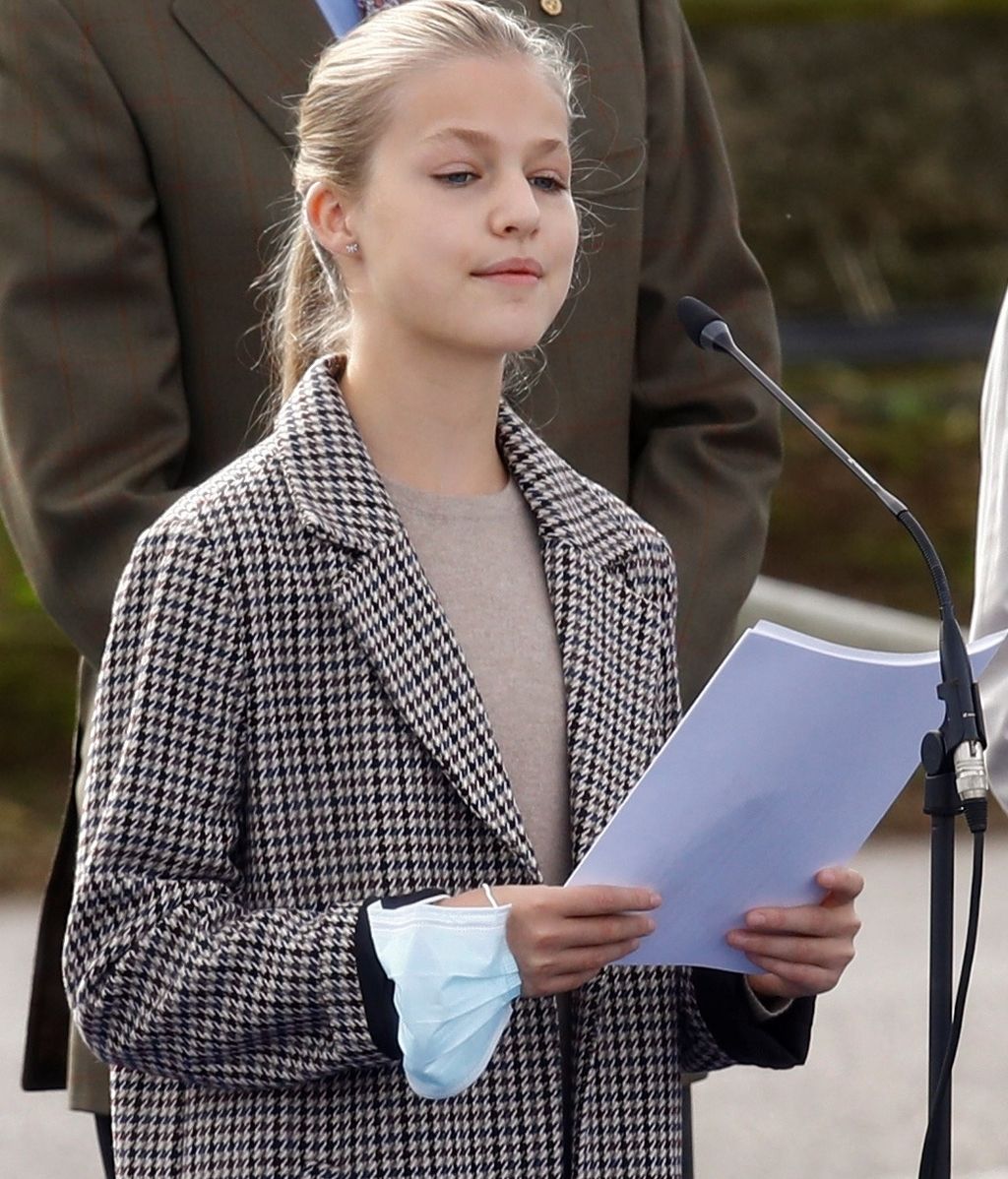 Somao recibe a los reyes y sus hijas como pueblo ejemplar de Asturias 2020