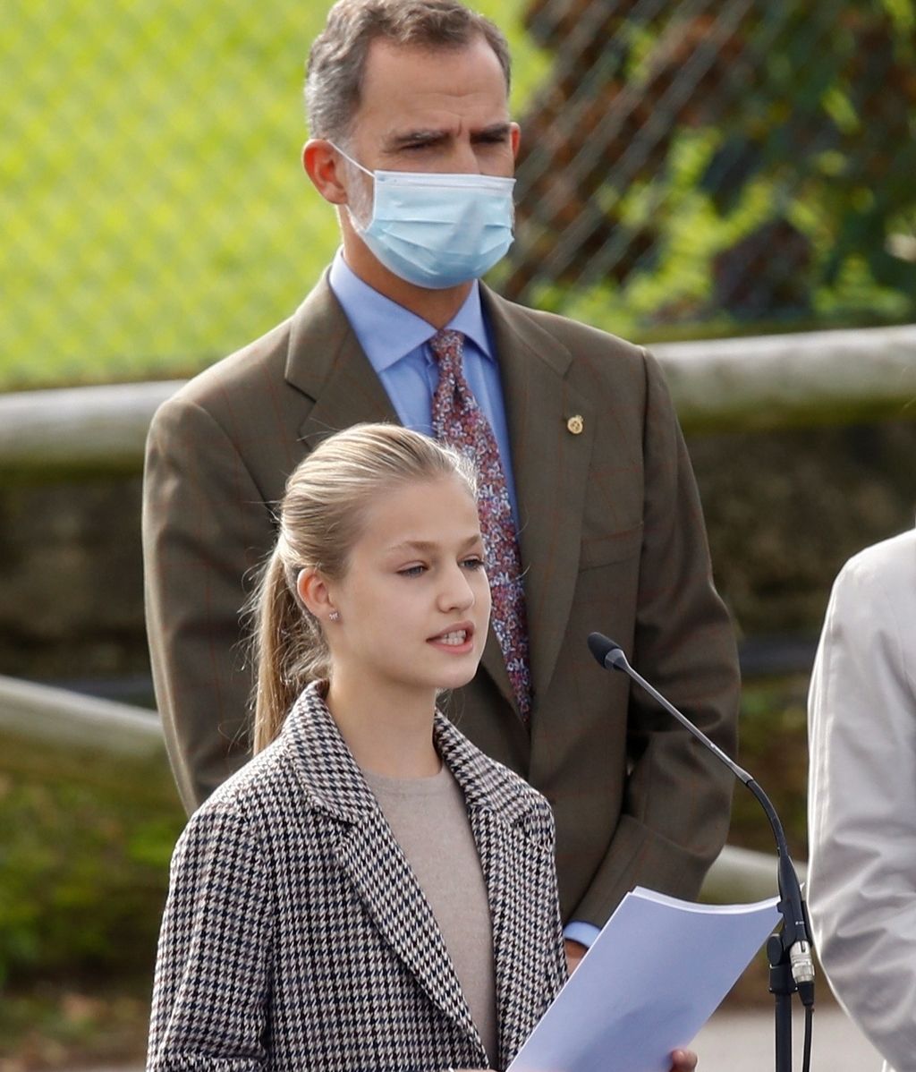 Somao recibe a los reyes y sus hijas como pueblo ejemplar de Asturias 2020