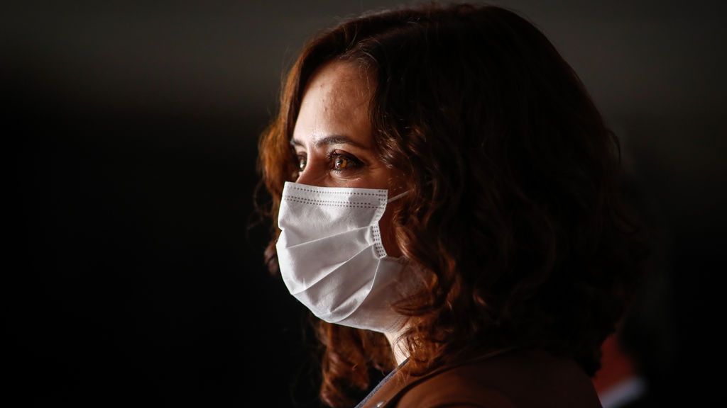 Ayuso cree que ante la salud "siempre" hay que ser prudentes pero también ante la economía: "No solo se muere de Covid" Ayuso cree que ante la salud "siempre" hay que ser prudentes pero también ante la economía: "No solo se muere de Covid"