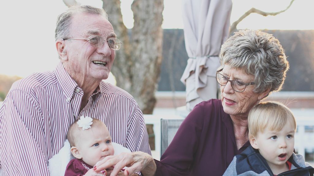 15 consejos para que los abuelos puedan disfrutar de forma segura de sus nietos durante la pandemia