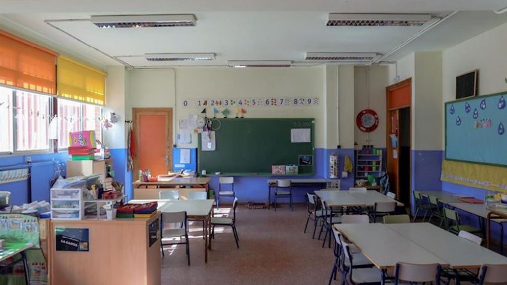 Madrid sólo ha cerrado el 2,4% de las aulas un mes después del inicio de curso Madrid sólo ha cerrado el 2,4% de las aulas un mes después del inicio de curso