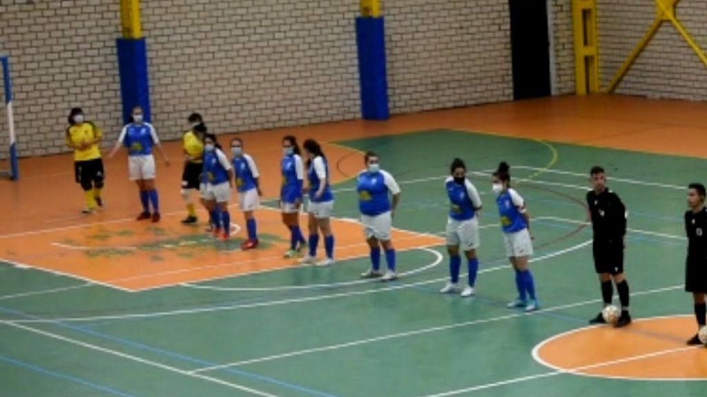 Un equipo de futbol sala se planta por el uso de la mascarilla