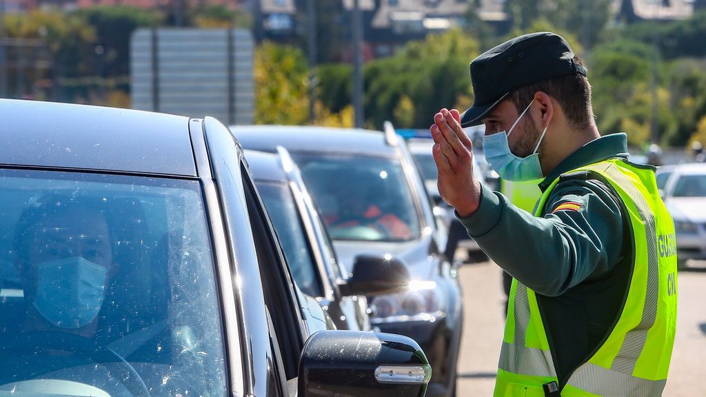 Madrid plantea la vuelta a los cierres por zonas tras el estado de alarma y descarta un "parón" antes de Navidad Madrid plantea la vuelta a los cierres por zonas tras el estado de alarma y descarta un "parón" antes de Navidad
