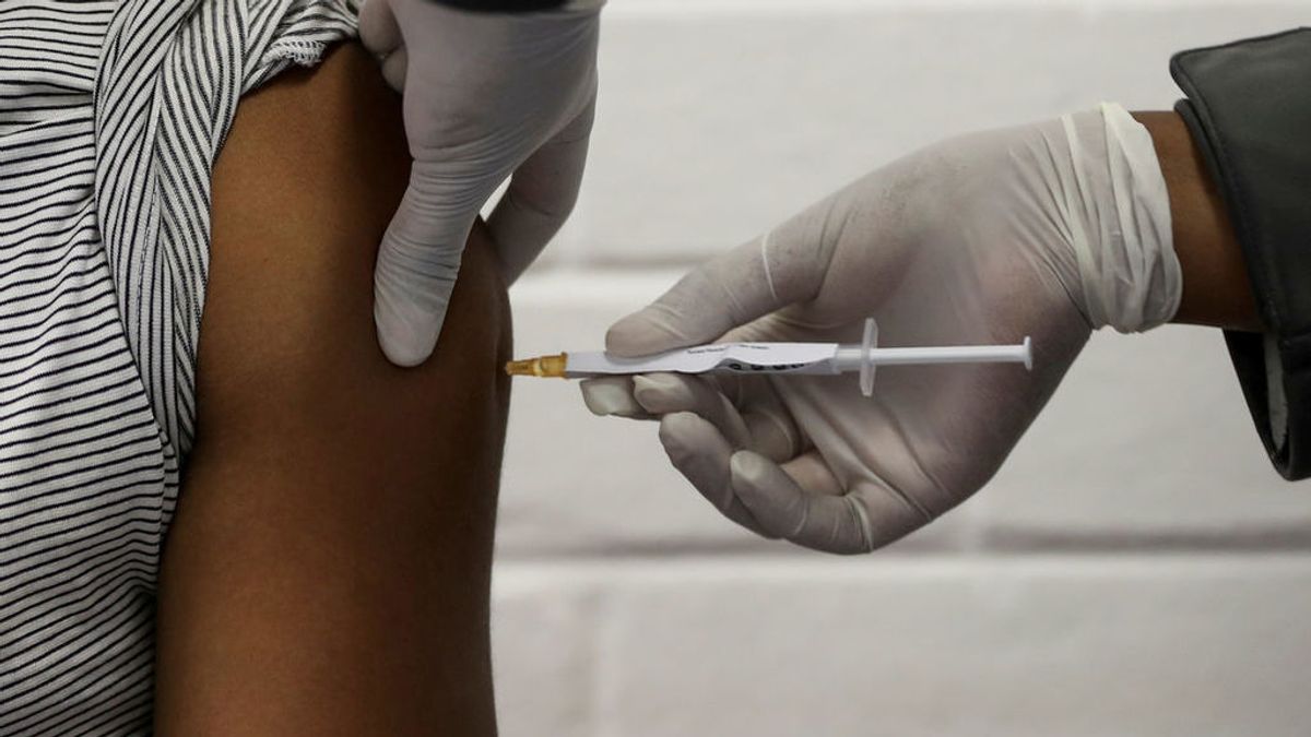 Expertos no esperan que se pueda empezar a vacunar masivamente antes del segundo semestre de 2021