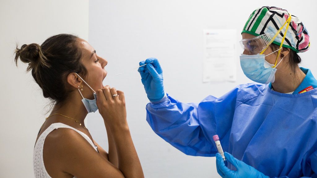 Cataluña pone en marcha automuestras para la detección del virus en residencias e institutos Cataluña pone en marcha automuestras para la detección del virus en residencias e institutos