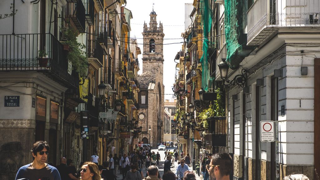 Las altas por coronavirus triplican los nuevos contagios en la Comunidad Valenciana Las altas por coronavirus triplican los nuevos contagios en la Comunidad Valenciana