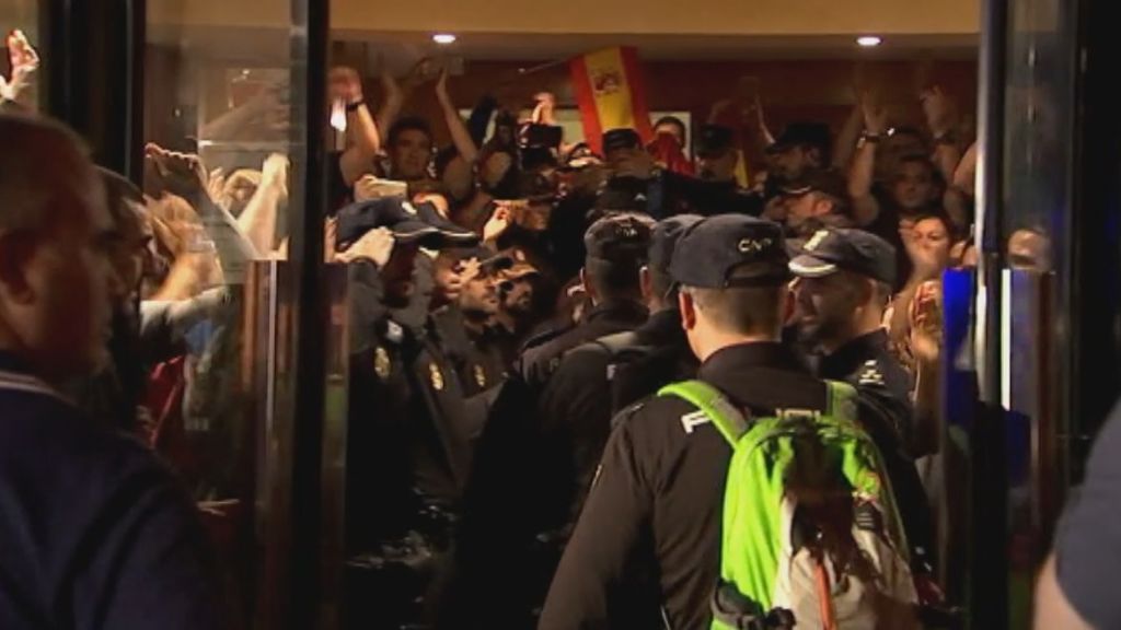 La Fiscalía pide tres años de cárcel por presuntas coacciones a un hotel que alojó a policías del 1-O La Fiscalía pide tres años de cárcel por presuntas coacciones a un hotel que alojó a policías del 1-O