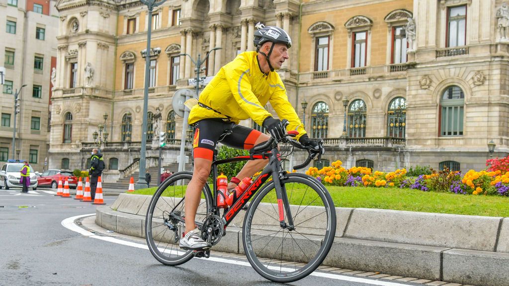 Aurrekoetxea en la prueba de ciclismo del medio triathlón de Bilbao