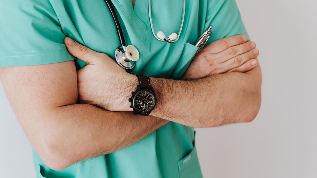 Un médico contagia de covid a sus pacientes, tras pasar consulta sin mascarilla Un médico contagia de covid a sus pacientes, tras pasar consulta sin mascarilla
