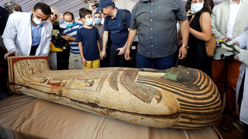 Egipto halla tres nuevos pozos con sarcófagos de más 2.500 años de antigüedad en Sakkara Egipto halla tres nuevos pozos con sarcófagos de más 2.500 años de antigüedad en Sakkara