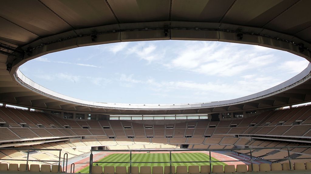 Andalucía quiere público de vuelta en sus estadios: propone aforo limitado en los partidos de competición europea de fútbol y baloncesto de esta temporada Andalucía quiere público de vuelta en sus estadios: propone aforo limitado en los partidos de competición europea de fútbol y baloncesto de esta temporada