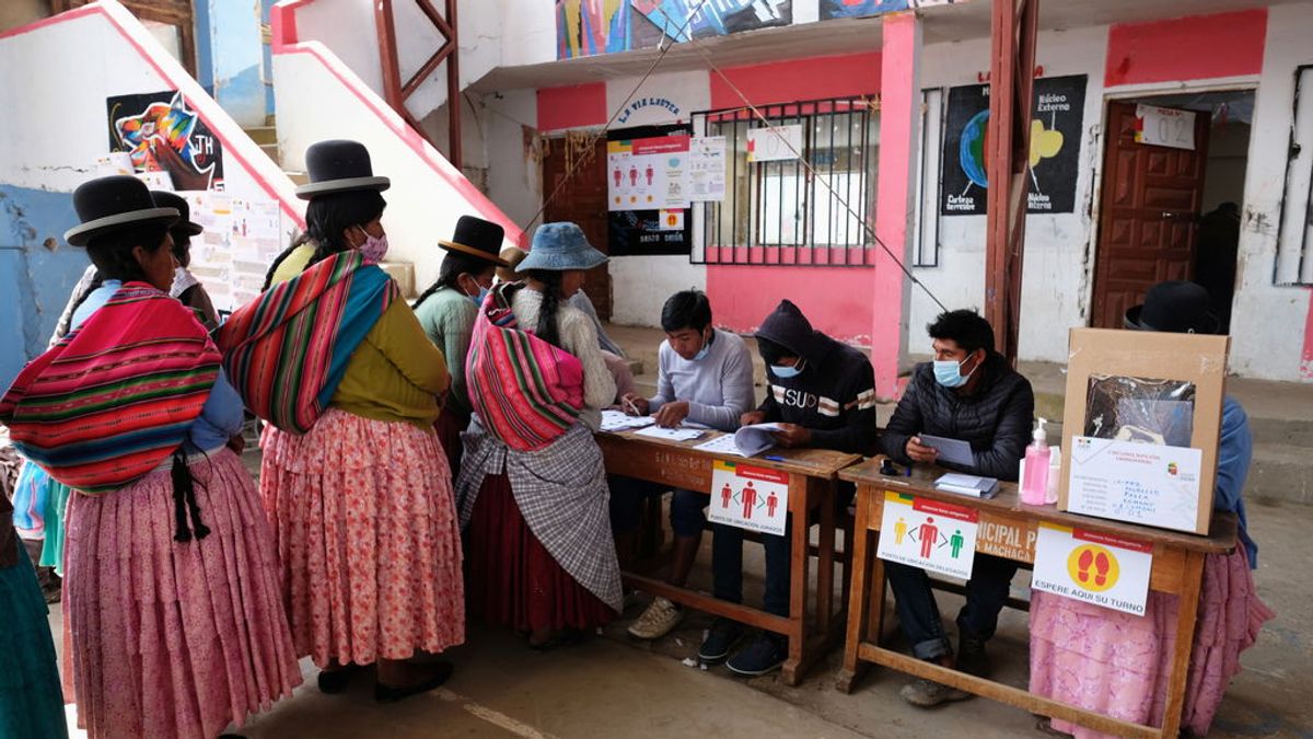 La UE aplaude la "participativa" jornada electoral en Bolivia y pide esperar los resultados en "calma" La UE aplaude la "participativa" jornada electoral en Bolivia y pide esperar los resultados en "calma"